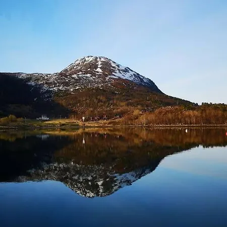 Holiday home Pa Sor Senja Med Nydelig Utsikt Og Jacuzzi *