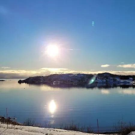 Holiday home Pa Sor Senja Med Nydelig Utsikt Og Jacuzzi