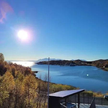 Pa Sor Senja Med Nydelig Utsikt Og Jacuzzi *