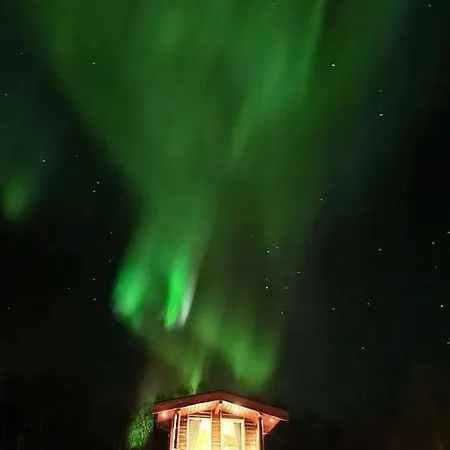 Holiday home Pa Sor Senja Med Nydelig Utsikt Og Jacuzzi