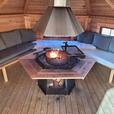 Holiday home Pa Sor Senja Med Nydelig Utsikt Og Jacuzzi Dragoy