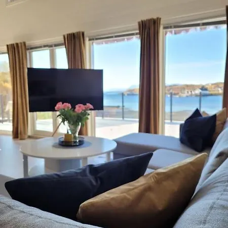Holiday home Pa Sor Senja Med Nydelig Utsikt Og Jacuzzi *