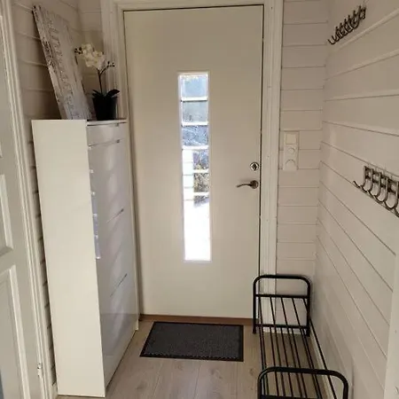 Pa Sor Senja Med Nydelig Utsikt Og Jacuzzi * Dragoy