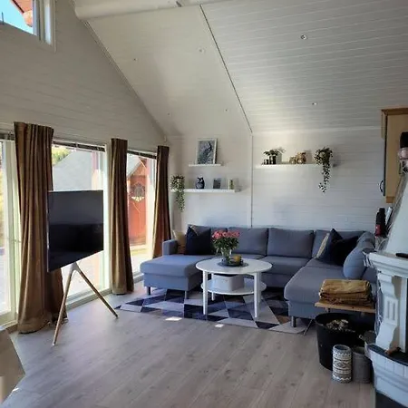 Pa Sor Senja Med Nydelig Utsikt Og Jacuzzi * Dragoy