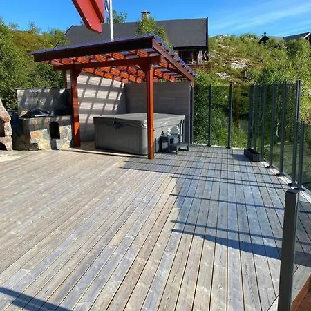 Pa Sor Senja Med Nydelig Utsikt Og Jacuzzi *