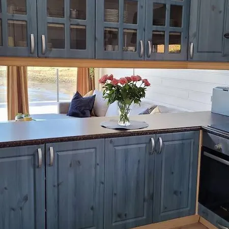 Holiday home Pa Sor Senja Med Nydelig Utsikt Og Jacuzzi *