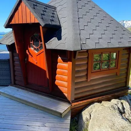 Pa Sor Senja Med Nydelig Utsikt Og Jacuzzi 펜션 *