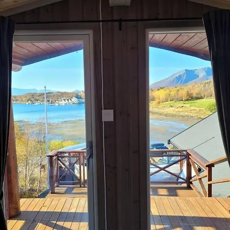Pa Sor Senja Med Nydelig Utsikt Og Jacuzzi 펜션