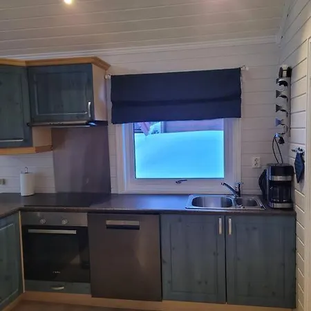 펜션 Pa Sor Senja Med Nydelig Utsikt Og Jacuzzi